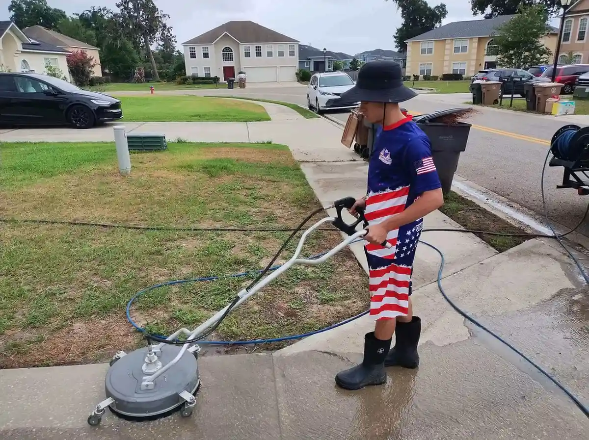 Pool-cleaning-technician-in-a-hat